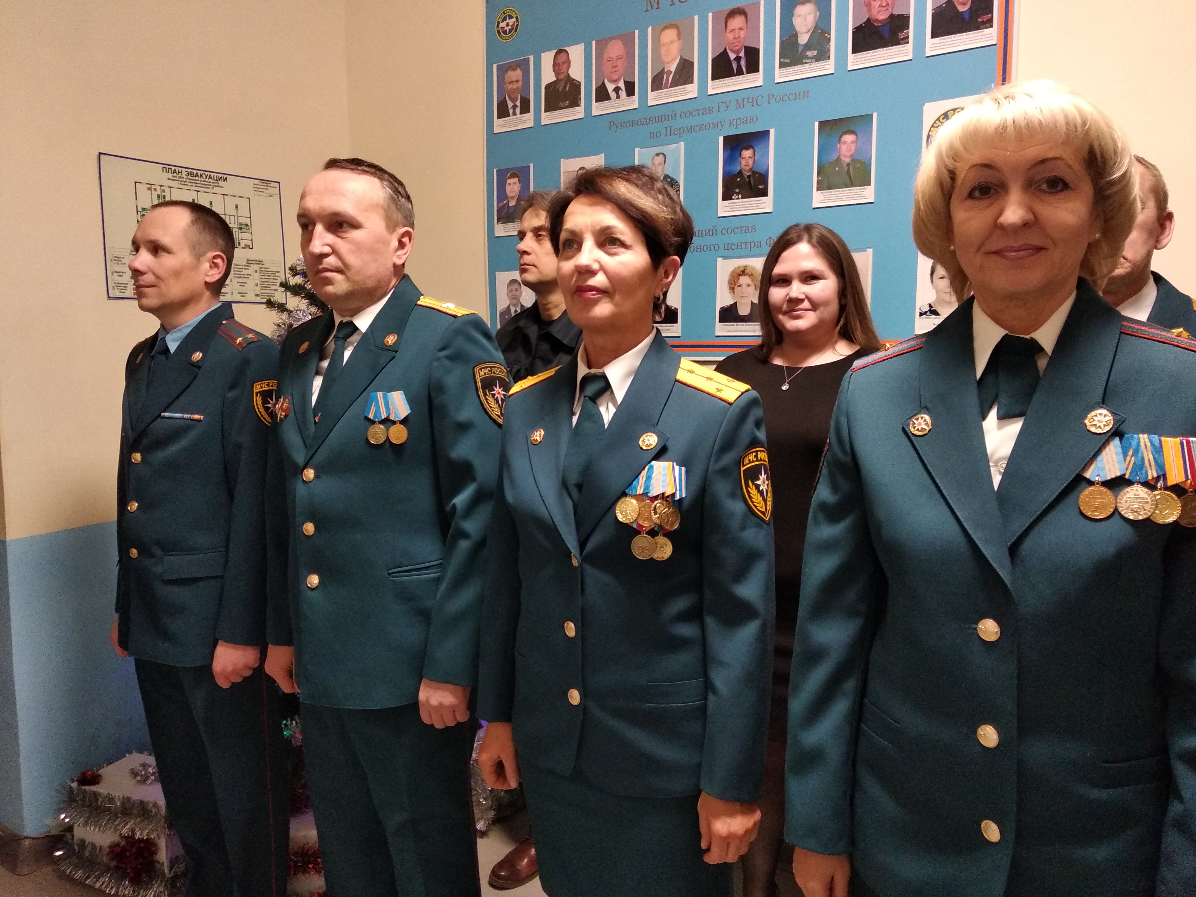 Поздравления с выходом на пенсию мчс фото 884